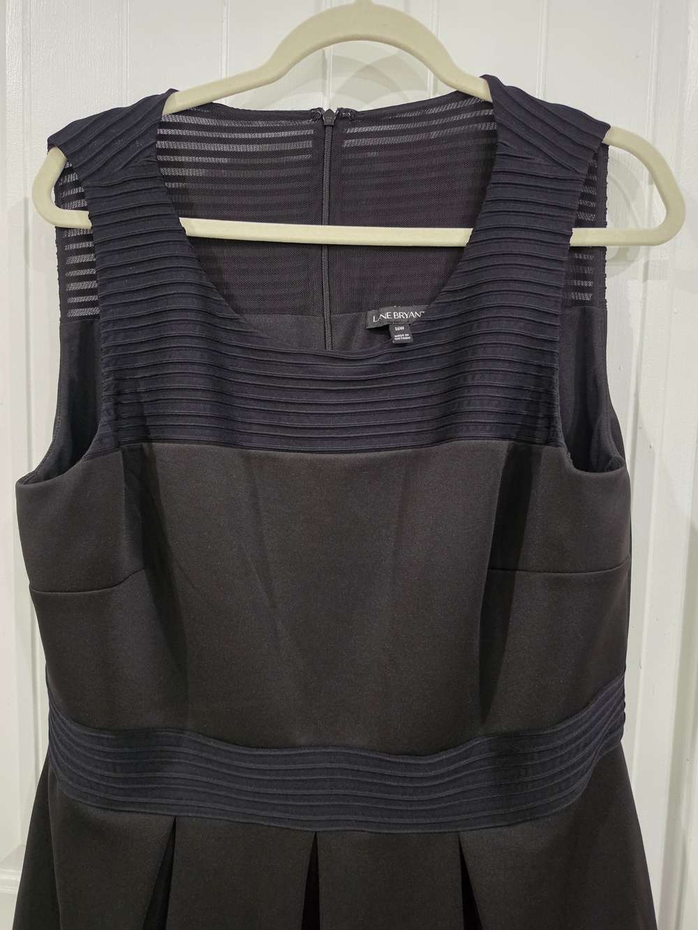 Lane Bryant Black Sleeveless Pleated Waist Top 16W